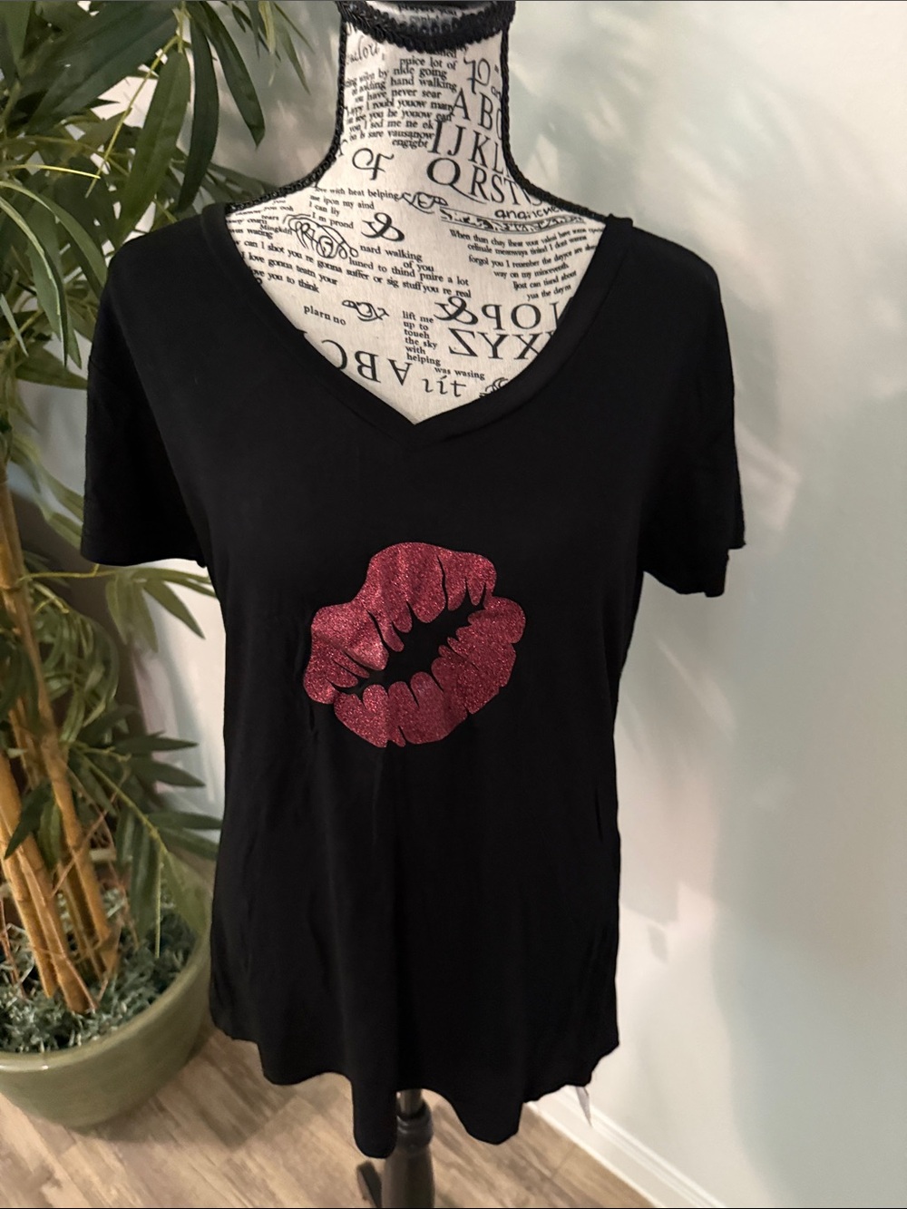New. Black V-Neck Women’s Tee with Pink Glitter Lip Print